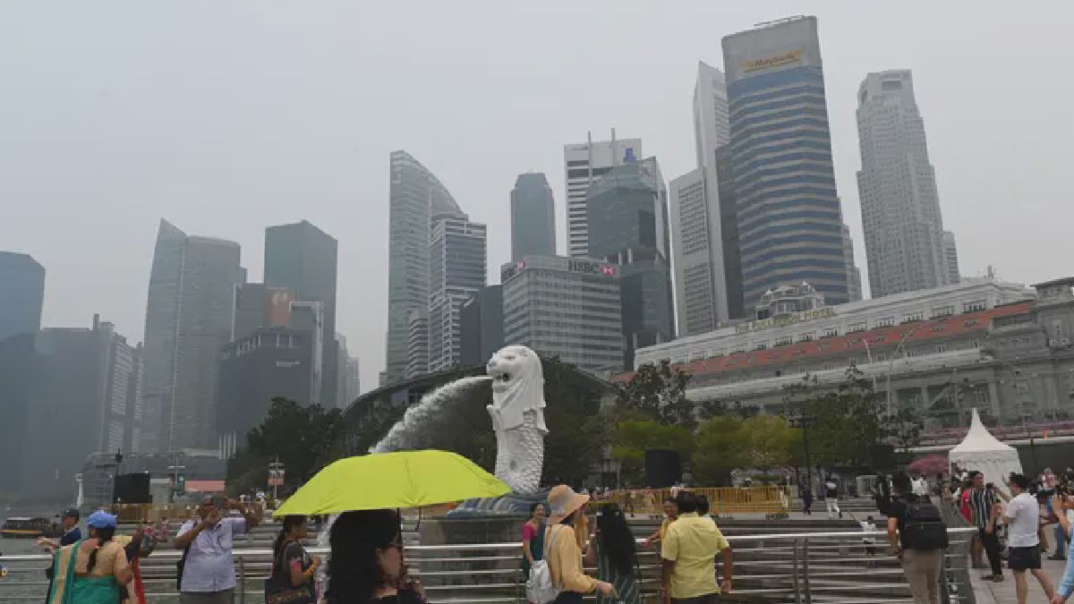 Kabut Asap Kebakaran Hutan Indonesia Selimuti Singapura dan Malaysia