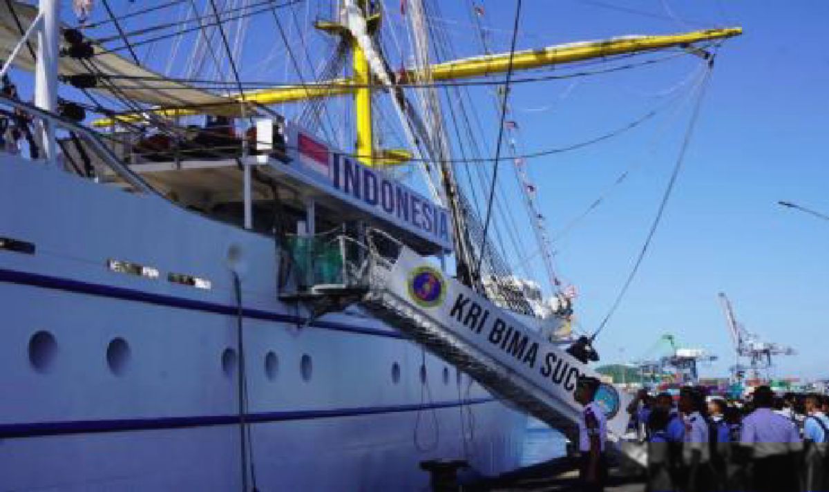 KRI Bima Suci Pukau Warga Sulut di Hari Terakhir Open Ship Bitung