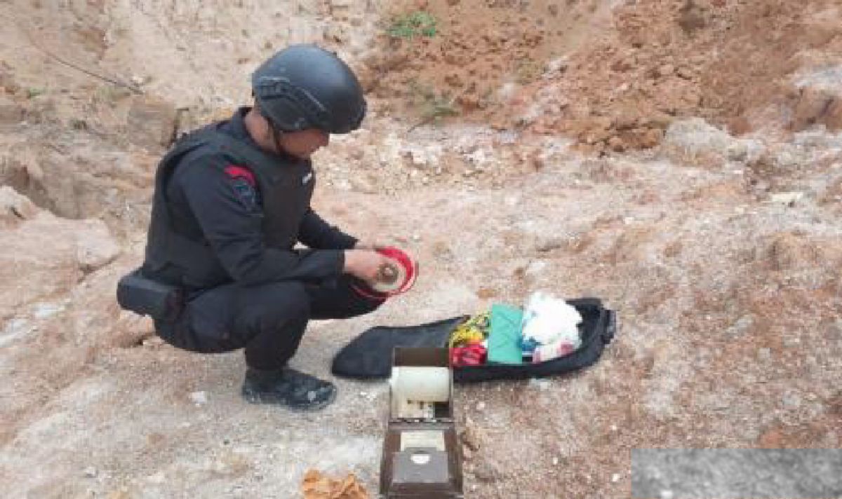 Tim Jibom Brimob Polda Sumut Musnahkan Granat Asap di Pematangsiantar