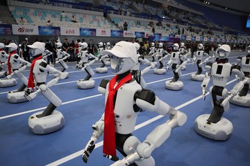 2.056 Robot Humanoid Bertanding di Beijing