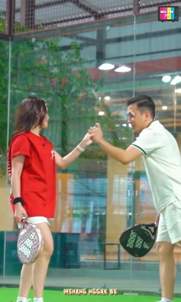 7 Gaya Ayu Ting Ting Main Padel Bareng Pacar, Makin Kompak &amp; Romantis