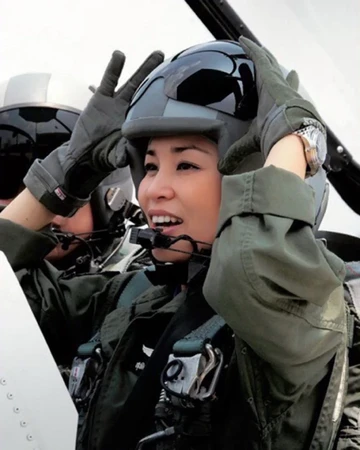 Dulu Pramugari, Istri ke-4 Raja Thailand Kini Latihan Jadi Pilot Jet Tempur