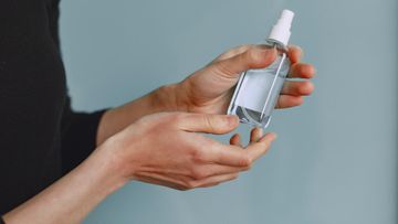 5 Kesalahan Pakai Parfum yang Bikin Wanginya Cepat Hilang