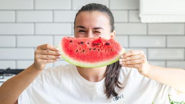 Daftar Buah yang Bagus Dikonsumsi saat Menstruasi