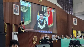 Cetak Rekor! UI Luluskan 10 Ribu Mahasiswa, Hampir Setengahnya Cum Laude