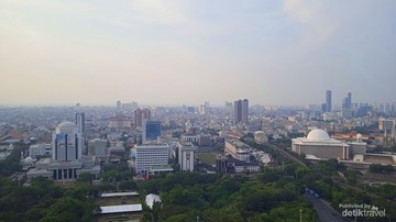 Menikmati Jakarta dari Puncak Monumen Nasional