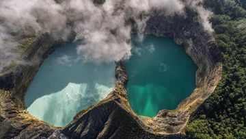 Bibir Kawah Gunung Kelimutu Retak 100 Meter Akibat Gempa Flores