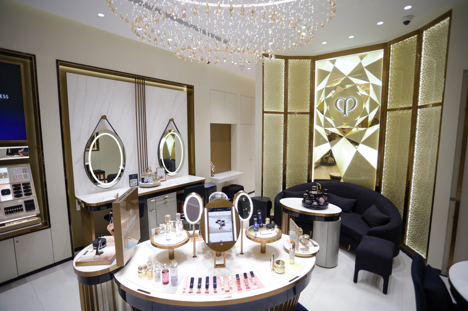Menjelajahi Cl&amp;eacute; de Peau Beaut&amp;eacute; Radiance Store Pertama di Indonesia Bersama BAZties